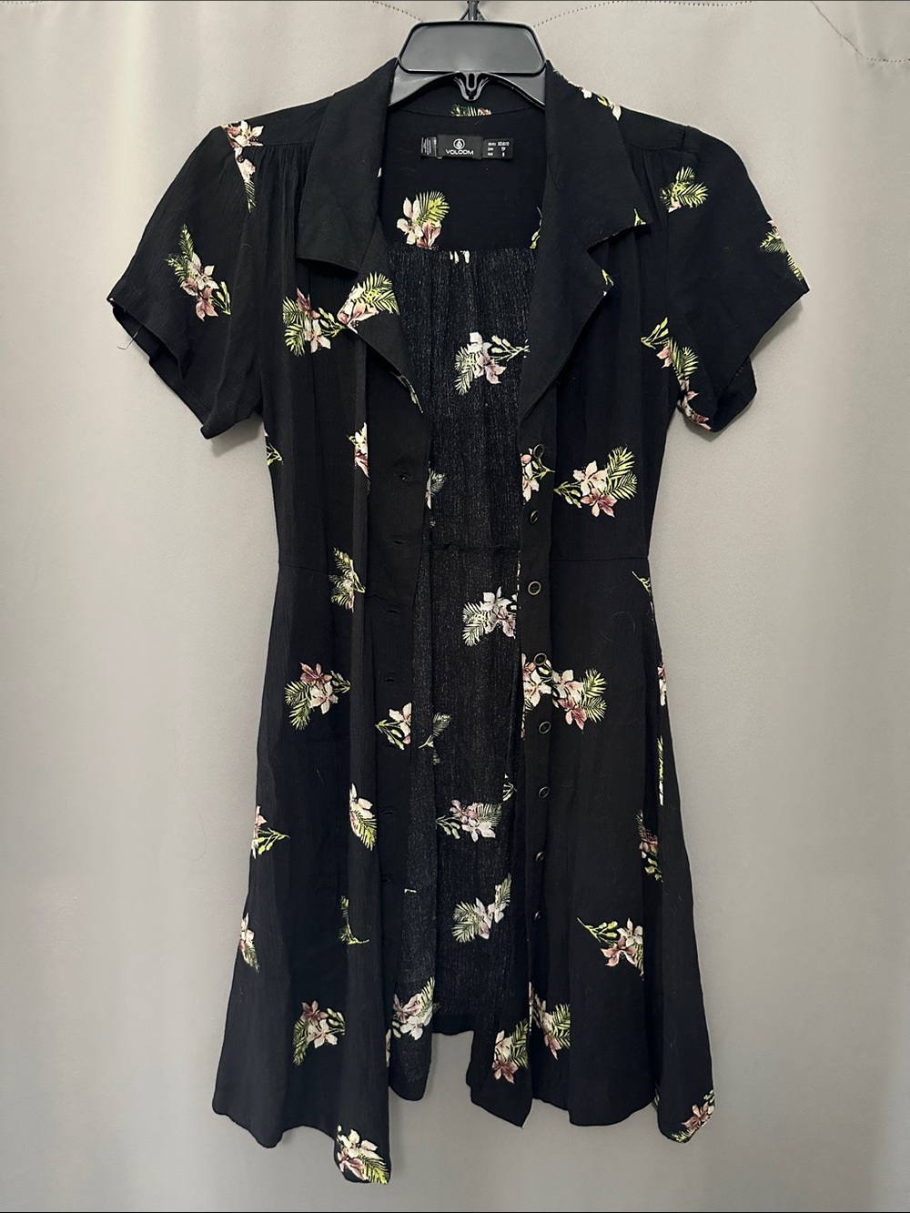 Volcom | Button-Down Dress - Picture 2 of 4